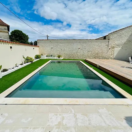 La Grange Avec Piscine 别墅 *